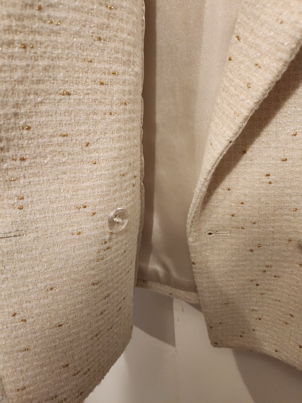 Cropped Double-Breasted Cream Tweed Blazer - Picture 2 of 4